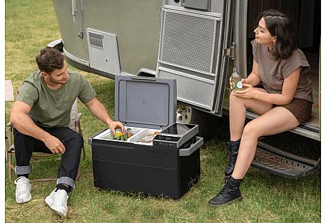 EcoFlow GLACIER – frigider portabil cu baterie integrată și generator de gheață.