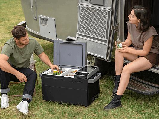 EcoFlow GLACIER – frigider portabil cu baterie integrată și generator de gheață.
